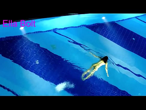 ❤️ म हेर्न रोक्न सक्दिन, जवान गोरा ELLA BOLT रिसोर्ट पूलमा नग्न पौडी खेल्दै समातियो ☑  ne.libporno.ru मा  ﹏